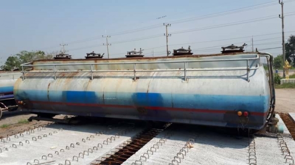 ขาย 39,000 ถังบน้ำมัน 16,000 ลิตร ถังสวย เหมาะสำหรับ ใส่สิบล้อทำแท้งนัำ ถังอยู่ ปทุมฯ 090-772-3710 090-772-3708