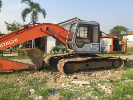 ขาย 590,000 HITACHI EX 200-2 เล่มทะเบีบน เมก้าปั้ม เครื่องดี ปั้มแรง เอวแน่น ช่วงล่างสวย รถพร้อมใช้ เอกสารพร้อมโอน รถอยู่ มีนบุรี 090-772-3710 090-772-3708