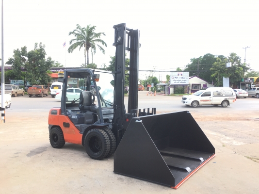 ขายรถโฟลคลิฟท์ TOYOTA  8FD30  ดีเซล คลัตช์น้ำมัน , เสายกสูง 5 เมตร , เครื่องยนต์ดีเซล 2Z ,งาปรับคว่ำหงาย ,  รถนำเข้าแท้จากญี่ปุ่น 100\%  ( รถไม่เคยใช้งานในเมืองไทย นำเข้าจากญี่ปุ่น )