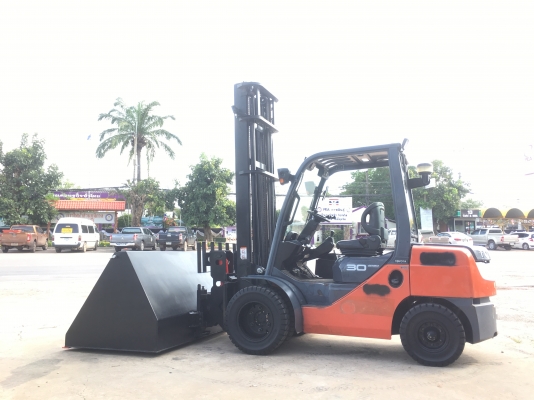 ขายรถโฟลคลิฟท์ TOYOTA  8FD30  ดีเซล คลัตช์น้ำมัน , เสายกสูง 5 เมตร , เครื่องยนต์ดีเซล 2Z ,งาปรับคว่ำหงาย ,  รถนำเข้าแท้จากญี่ปุ่น 100\%  ( รถไม่เคยใช้งานในเมืองไทย นำเข้าจากญี่ปุ่น )
