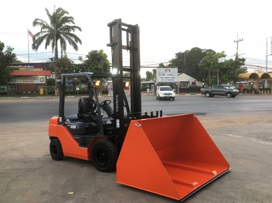 ขายรถโฟลคลิฟท์ TOYOTA 8FD25 ดีเซล เกียร์คลัตช์ , เสายกสูง 5 เมตร , เครื่องยนต์ดีเซล 3Z ,งาปรับคว่ำหงาย , รถนำเข้าแท้จากญี่ปุ่น 100\% ( รถไม่เคยใช้งานในเมืองไทย นำเข้าจากญี่ปุ่น )