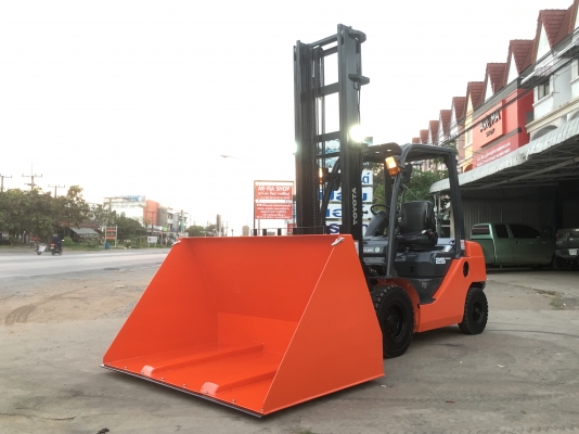 ขายรถโฟลคลิฟท์ TOYOTA 8FD25 ดีเซล เกียร์คลัตช์ , เสายกสูง 5 เมตร , เครื่องยนต์ดีเซล 3Z ,งาปรับคว่ำหงาย , รถนำเข้าแท้จากญี่ปุ่น 100\% ( รถไม่เคยใช้งานในเมืองไทย นำเข้าจากญี่ปุ่น )