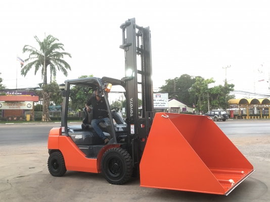 ขายรถโฟลคลิฟท์ TOYOTA 8FD25 ดีเซล เกียร์คลัตช์ , เสายกสูง 5 เมตร , เครื่องยนต์ดีเซล 3Z ,งาปรับคว่ำหงาย , รถนำเข้าแท้จากญี่ปุ่น 100\% ( รถไม่เคยใช้งานในเมืองไทย นำเข้าจากญี่ปุ่น )