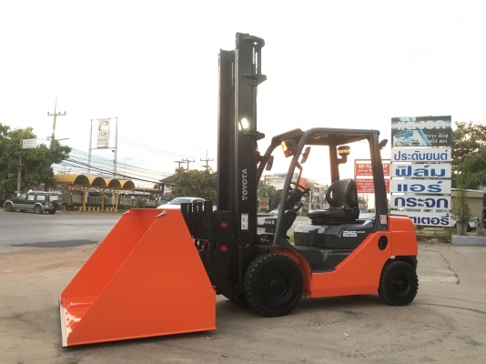 ขายรถโฟลคลิฟท์ TOYOTA 8FD25 ดีเซล เกียร์คลัตช์ , เสายกสูง 5 เมตร , เครื่องยนต์ดีเซล 3Z ,งาปรับคว่ำหงาย , รถนำเข้าแท้จากญี่ปุ่น 100\% ( รถไม่เคยใช้งานในเมืองไทย นำเข้าจากญี่ปุ่น )