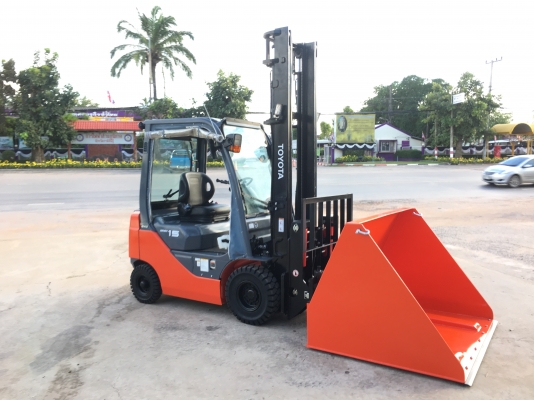 ขายรถโฟลคลิฟท์ TOYOTA 8FD15 ,ดีเซล,ออโต , เสายกสูง 4.5 เมตร , เครื่องยนต์ดีเซล 1DZIII , รถนำเข้าแท้จากญี่ปุ่น 100\% ( รถไม่เคยใช้งานในเมืองไทย นำเข้าจากญี่ปุ่น )