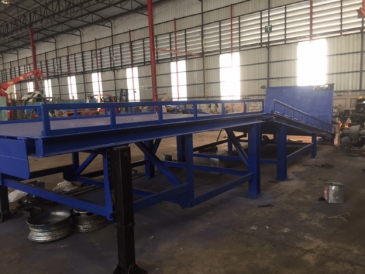 ขายMobile Ramp  สะพานโหลดสินค้า  สะพานโหลดสินค้าสำหรับโฟล์คลิฟท์ สะพานปรับระดับ ขายสะพานขึ้นตู้คอนเทนเนอร์ สะพานขึ้นรถบรรทุก