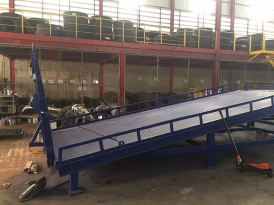 ขายMobile Ramp  สะพานโหลดสินค้า  สะพานโหลดสินค้าสำหรับโฟล์คลิฟท์ สะพานปรับระดับ ขายสะพานขึ้นตู้คอนเทนเนอร์ สะพานขึ้นรถบรรทุก