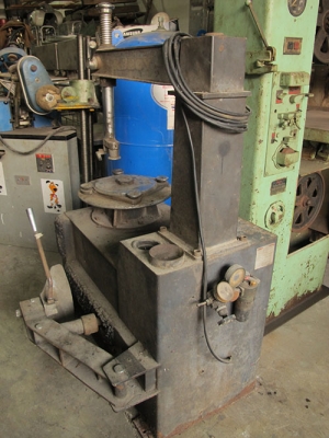 ขายเครื่องเปลี่ยนถอด-ใส่ยางรถยนต์ KOBOY รุ่นเก่าแข็งแรงใช้ดี ขายเครื่องเปลี่ยนถอด-ใส่ยางรถยนต์ KOBOY รุ่นเก่าแข็งแรงใช้ดี