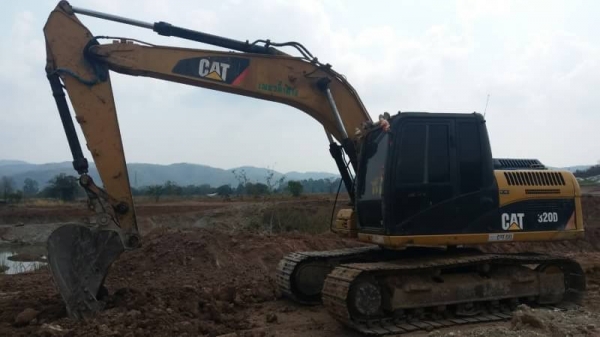 ขาย 1,090,000 CAT 315 DL ไฟฟ้าครบ เครื่องแรง ปั้มแรง เอวแน่น ช่วงล่างโซ่หนา รอนเลอร์มีแตกบ้าง เอกสารอินวอยทร์  รถอยู่ สระบุรี 092-5956777 ยุ