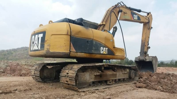 ขาย 1,090,000 CAT 315 DL ไฟฟ้าครบ เครื่องแรง ปั้มแรง เอวแน่น ช่วงล่างโซ่หนา รอนเลอร์มีแตกบ้าง เอกสารอินวอยทร์  รถอยู่ สระบุรี 092-5956777 ยุ