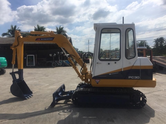 รถขุด KOMATSU PC30-2 มีหัวเก๋ง นำเข้ามือสองญี่ปุ่น