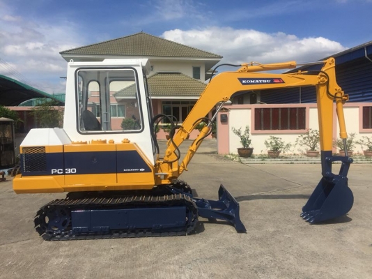 รถขุด KOMATSU PC30-2 มีหัวเก๋ง นำเข้ามือสองญี่ปุ่น