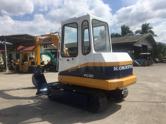 รถขุด KOMATSU PC30-2 มีหัวเก๋ง นำเข้ามือสองญี่ปุ่น