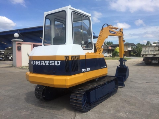 รถขุด KOMATSU PC30-2 มีหัวเก๋ง นำเข้ามือสองญี่ปุ่น
