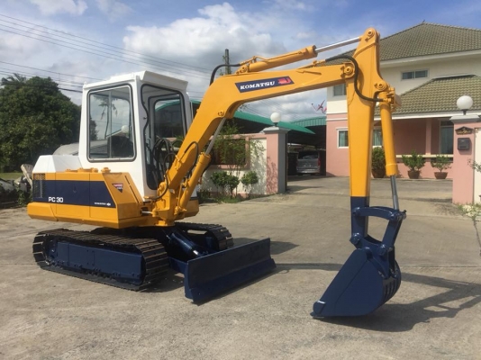 รถขุด KOMATSU PC30-2 มีหัวเก๋ง นำเข้ามือสองญี่ปุ่น