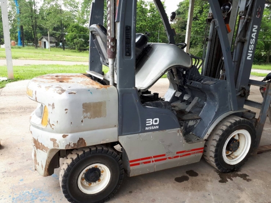 รถยกนิสสัน 3 ตัน เสาสูง 4.75 เมตรเข้าตู้ แผงงาสไลด์ เครื่องดีเซล เกีบร์ออโต้