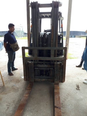 รถยกนิสสัน 3 ตัน เสาสูง 4.75 เมตรเข้าตู้ แผงงาสไลด์ เครื่องดีเซล เกีบร์ออโต้