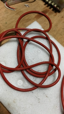 2 เส้น 200 บ.ส่งถึงบ้านฟรีโทร 083-2000058 LINE ID: line832923 ยางโอริงสีแดงอ่อนโต 10 mm. รอบวงใหญ่มา