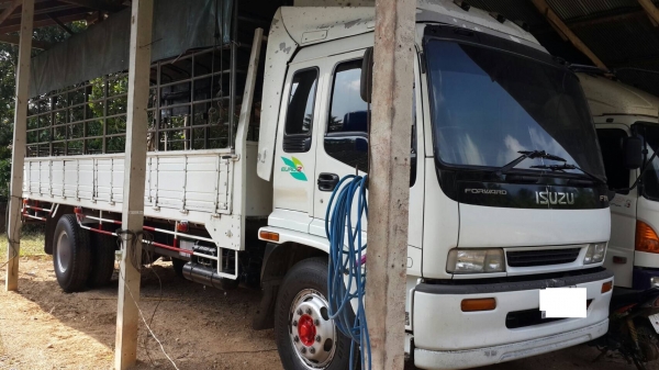 ขาย 6 ล้อ isuzu deca ปี47 ยาว 7.2m 200แรง