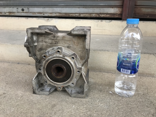 ขายหัวเกียร์ทดรอบแบบเพลาสวม Varvel made in Italy อัตราทด 1:15 สภาพสวย หมุนนิ่ม พร้อมใช้งาน