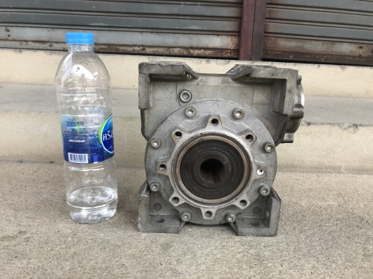 ขายหัวเกียร์ทดรอบแบบเพลาสวม Varvel made in Italy อัตราทด 1:15 สภาพสวย หมุนนิ่ม พร้อมใช้งาน