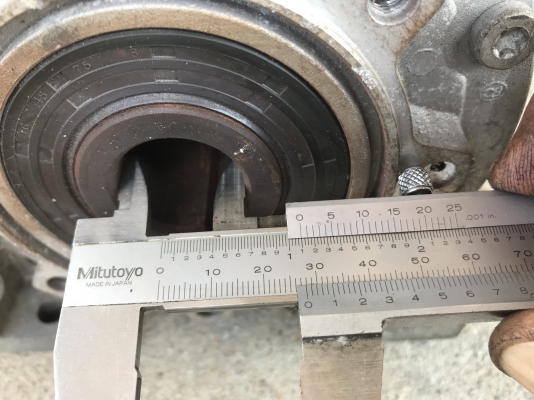 ขายหัวเกียร์ทดรอบแบบเพลาสวม Varvel made in Italy อัตราทด 1:15 สภาพสวย หมุนนิ่ม พร้อมใช้งาน