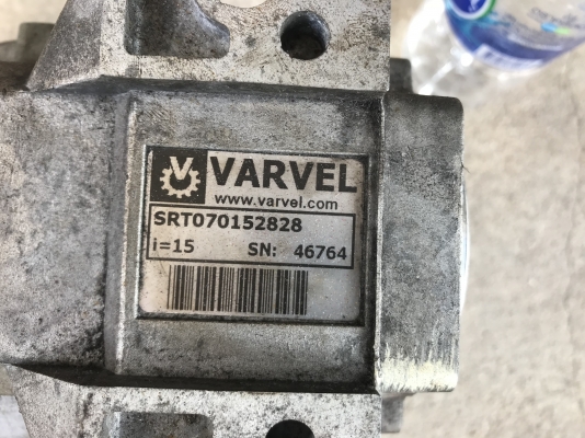 ขายหัวเกียร์ทดรอบแบบเพลาสวม Varvel made in Italy อัตราทด 1:15 สภาพสวย หมุนนิ่ม พร้อมใช้งาน