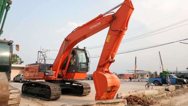 HITACHI ZX210K