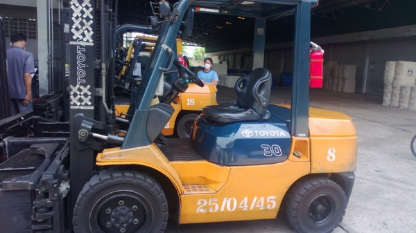 รถยกโตโยต้ารุ่น 7 น้ำหนักยก 3 ตัน เสาสูง 5 เมตร เครื่องดีเซล เกียร์ออโต้ รถยกโตโยต้ารุ่น 7 น้ำหนักยก 3 ตัน เสาสูง 5 เมตร เครื่องดีเซล เกียร์ออโต้