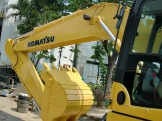 ขายKOMATSU PC 200-8 3300Hสภาพสวยพร้อมใช้ ราคาต่อรองได้ ติดต่อได้ทีคุณ อ๊อฟ พิจิตร 086-737-9991