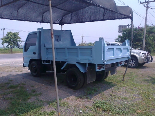 ขายด่วน..รถหกล้อ ISUZU NKR ปี 47 รถสวย พร้อมใช้ เครื่องแรง ประหยัดน้ำมัน สุดคุ้ม รถสวย มีทะเบียนครบ.