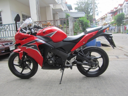 ยังไงก็ขายCBR150iปี54วิ่งน้อย12000กว่า่โลเครื่องดีชุดโอนครบ
