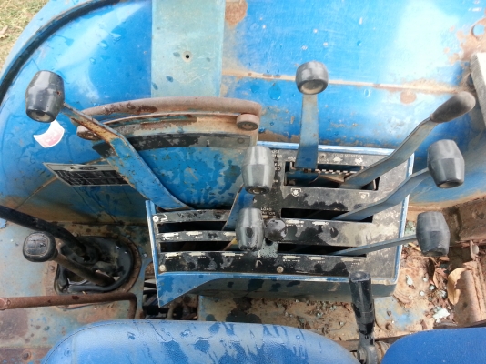 รถไถฟอร์ด 6710  เครื่องแน่น เสื้อลาย เกียร์ข้าง พร้อมใบมีดหน้า ผานหลัง 7สวยมาก