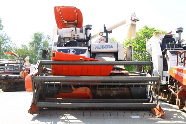 รถเกี่ยว KUBOTA DC-95 GM