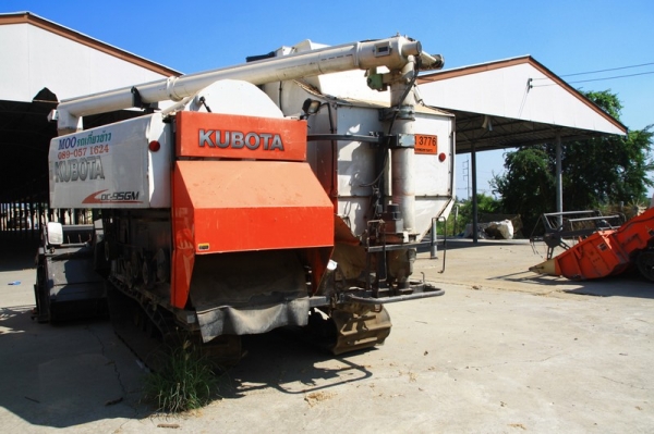 รถเกี่ยว KUBOTA DC-95 GM