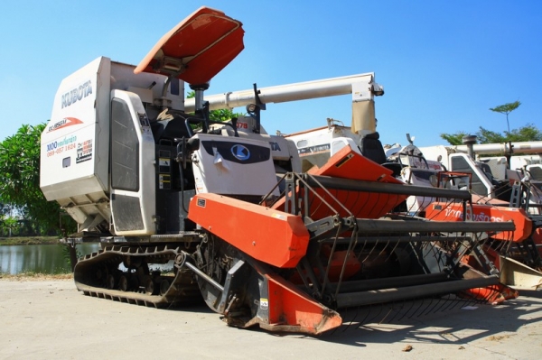 รถเกี่ยว KUBOTA DC-95 GM