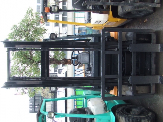 ขายด่วน TOYOTA  รุ่น 7 ยกได้ 2.5 ตัน ยกสูง 4 เมตร เครื่องดีเซล