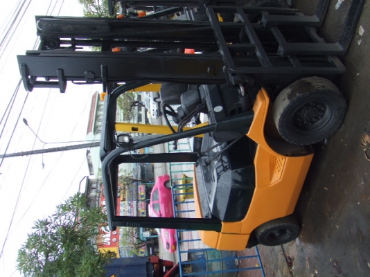 ขายด่วน TOYOTA  รุ่น 7 ยกได้ 2.5 ตัน ยกสูง 4 เมตร เครื่องดีเซล