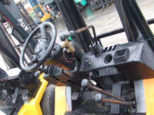 ขายด่วน TOYOTA  รุ่น 7 ยกได้ 2.5 ตัน ยกสูง 4 เมตร เครื่องดีเซล