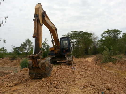 ขายรถแบคโฮ Komatsu pc200 - 2 เอาไปใช้ รับงานได้เลยจ้า(รถใช้งานอยู่) ขายรถแบคโฮ Komatsu pc200 - 2 เอาไปใช้ รับงานได้เลยจ้า(รถใช้งานอยู่)