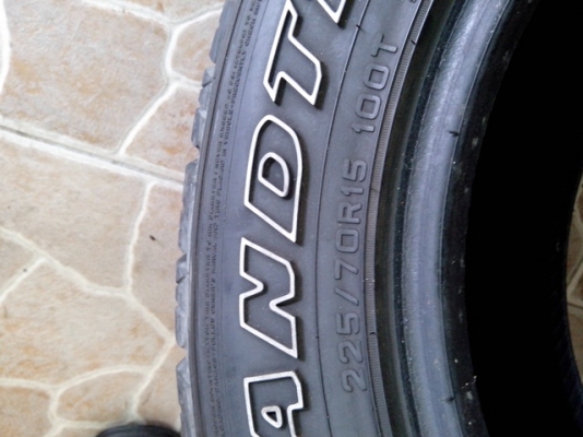 ขายยาง 225/75/15  2 เส้น คนล่ะลาย สภาพดอกดีใช้งานได้