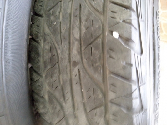 ขายยาง 225/75/15  2 เส้น คนล่ะลาย สภาพดอกดีใช้งานได้