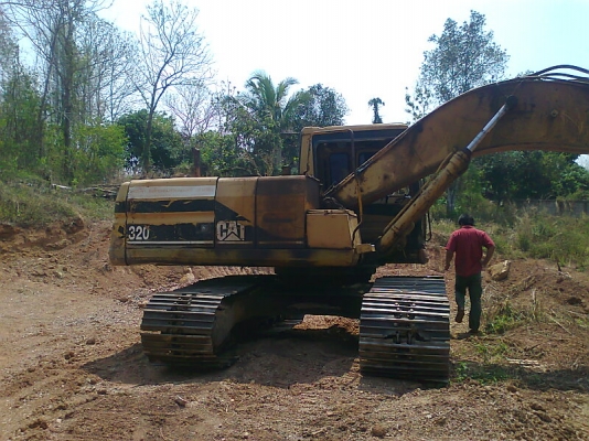ขายด่วน..รถแบคโฮ CAT 320 V2 แรงขุดดี เดินแรง ทำงานไว ได้งานมาก เครื่องดี ประหยัดน้ำมันสุดคุ้ม รถสวย มีทะเบียนครบ.