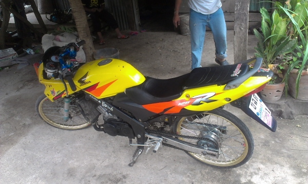 ขาย  LS 125 .ใส่ลูกแกมแล้วอุปกรณ์เดิมยังอยู่ครบทุกอย่างครับ ทะเบียนเต็ม มีชุดโอน