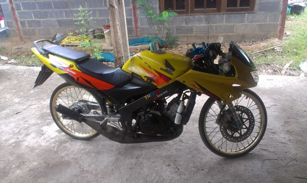 ขาย  LS 125 .ใส่ลูกแกมแล้วอุปกรณ์เดิมยังอยู่ครบทุกอย่างครับ ทะเบียนเต็ม มีชุดโอน