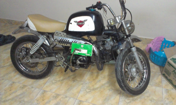 ขาย   กอลิล่า  เครื่่อง kawasaki cheer 125  เครื่องมีเล่ม  11500   บาท หรือแลก อะไรก็ได้ครับ