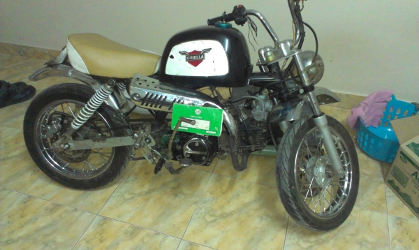 ขาย   กอลิล่า  เครื่่อง kawasaki cheer 125  เครื่องมีเล่ม  11500   บาท หรือแลก อะไรก็ได้ครับ