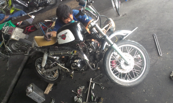 ขาย   กอลิล่า  เครื่่อง kawasaki cheer 125  เครื่องมีเล่ม  11500   บาท หรือแลก อะไรก็ได้ครับ