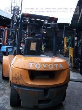 ขาย รถโฟล์คลิฟท์ TOYOTA รุ่น 7-FD35