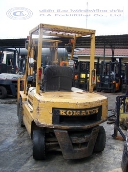 ขาย รถโฟล์คลิฟท์ KOMATSU รุ่น FG20-8